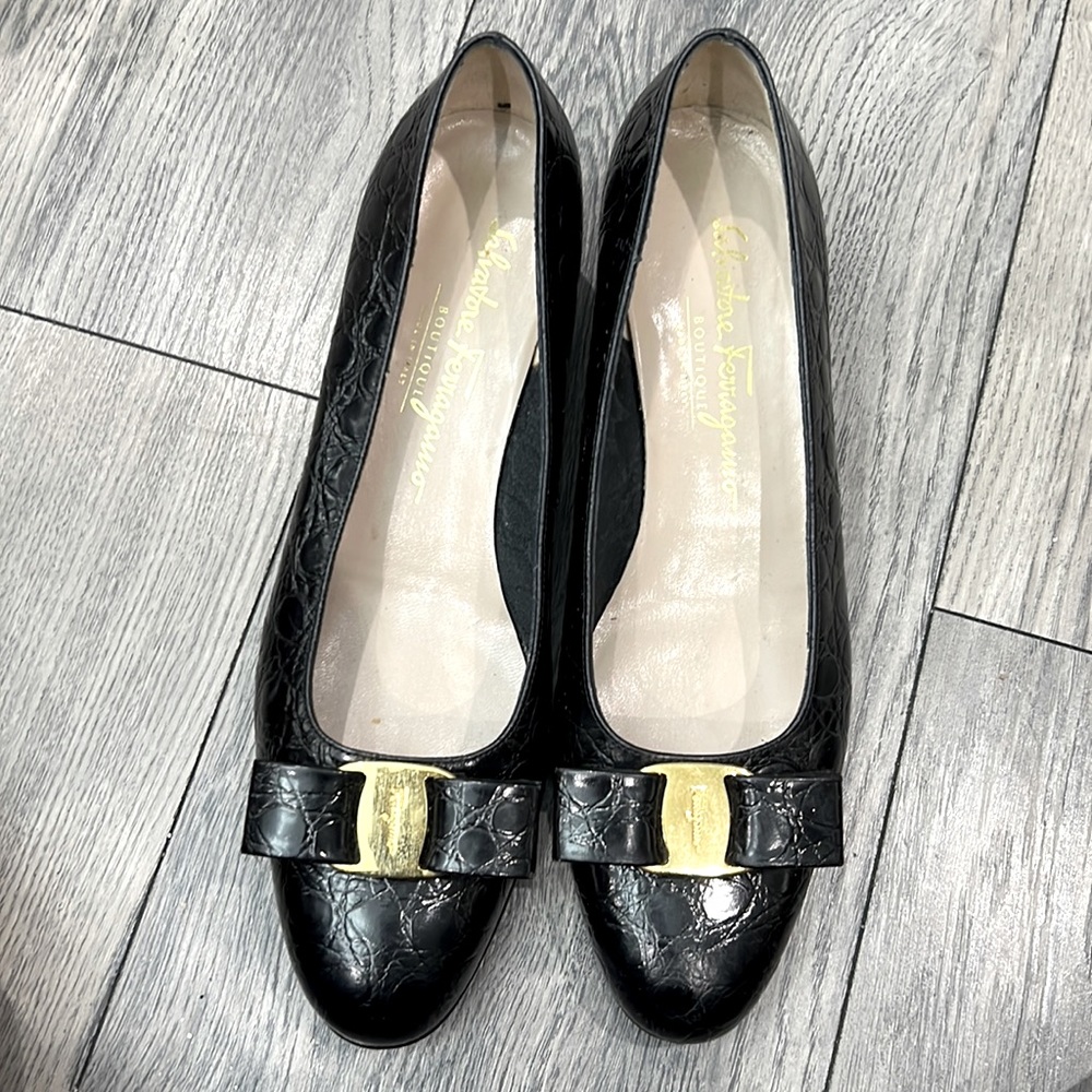 Vintage Ferragamo Vara Bow shoes